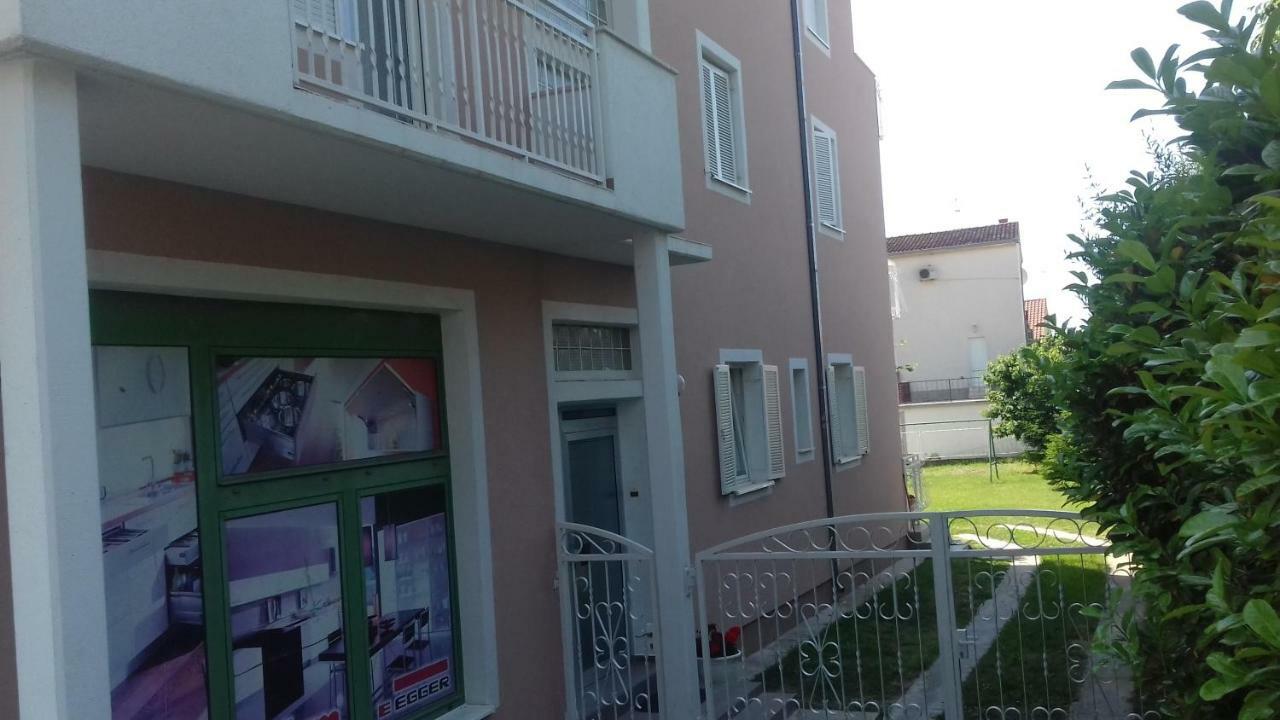 Apartman Jezidzic Kastela Ngoại thất bức ảnh